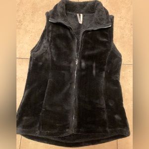 Ideology plush vest. Size women’s small.
